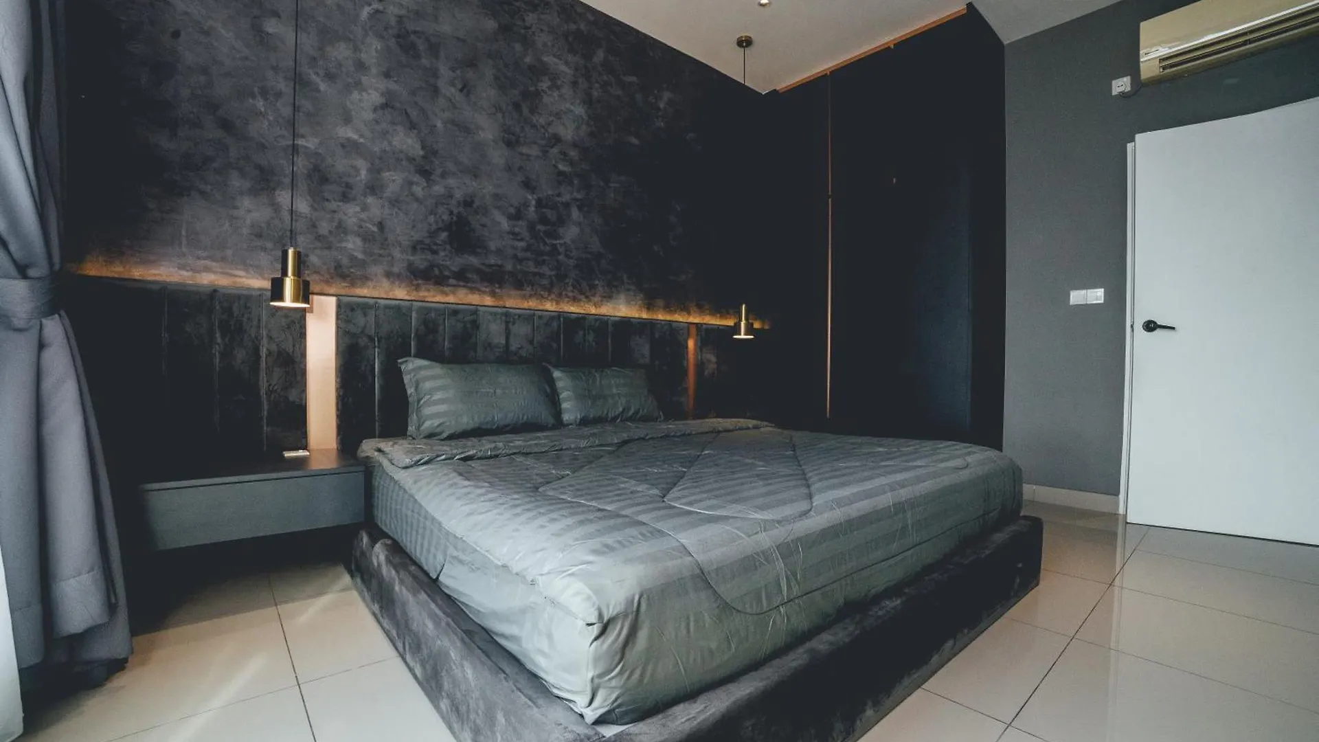 Twin Galaxy Jet Black 3Br6Pax Balcony Nr Ksl By Ourstay Johor Bahru 0*,  Malaysia