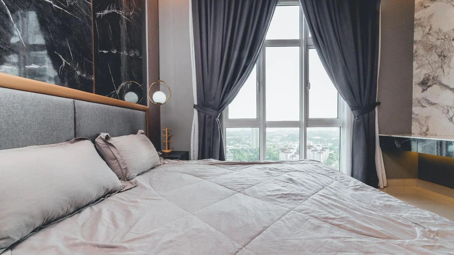 Twin Galaxy Jet Black 3Br6Pax Balcony Nr Ksl By Ourstay Johor Bahru Apartment