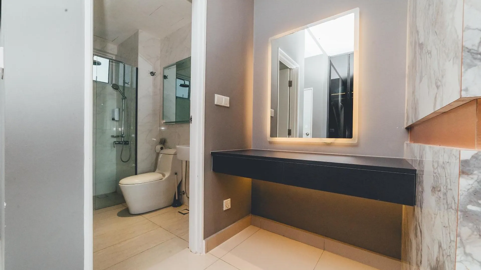 Twin Galaxy Jet Black 3Br6Pax Balcony Nr Ksl By Ourstay Johor Bahru