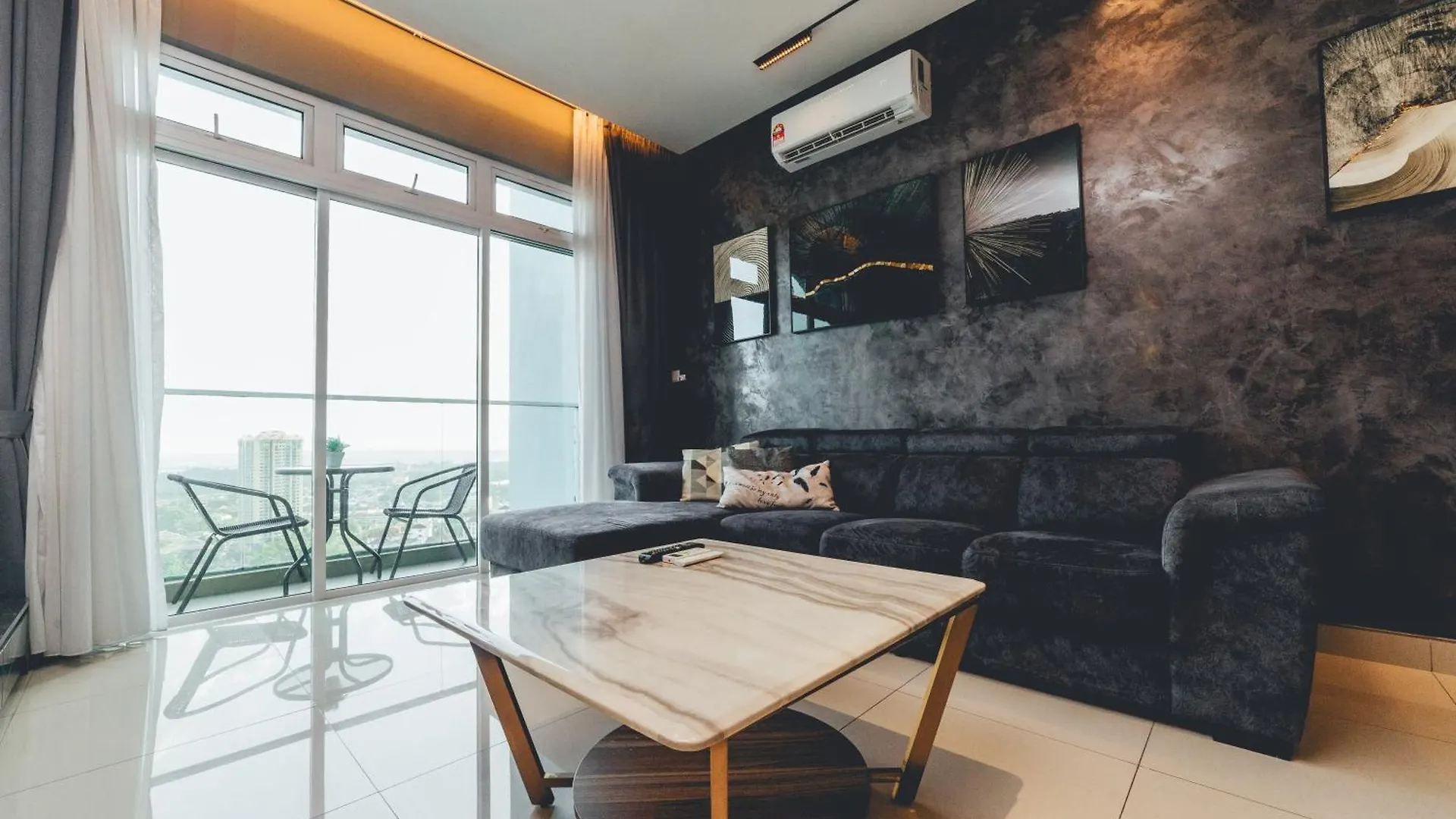 Twin Galaxy Jet Black 3Br6Pax Balcony Nr Ksl By Ourstay Johor Bahru Malaysia